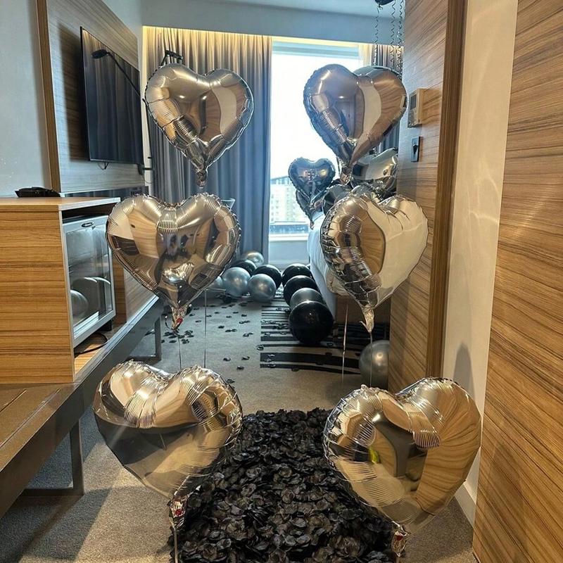 1050pcs Black Silver Party Balloons Decorations Silver Happy Birthday Banner Chrome Latex Heart Shape Foil 1000pcs Black Rose Petals for Birthday Wedding Baby Shower Anniversary Perfect Kit for All Occasions happy birthday roomdecor fake flower petal Gold