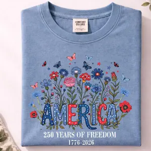 [SALE UP TO 50%] Floral 250th Anniversary Comfort Colors T-shirt, Wildflower Independence Day Graphic Tee, Retro Americana Outfit Idea, Vintage 4th Of July Style Apparel, Soft Cotton Casual Wear, Unisex Oversized Gift For Patriots