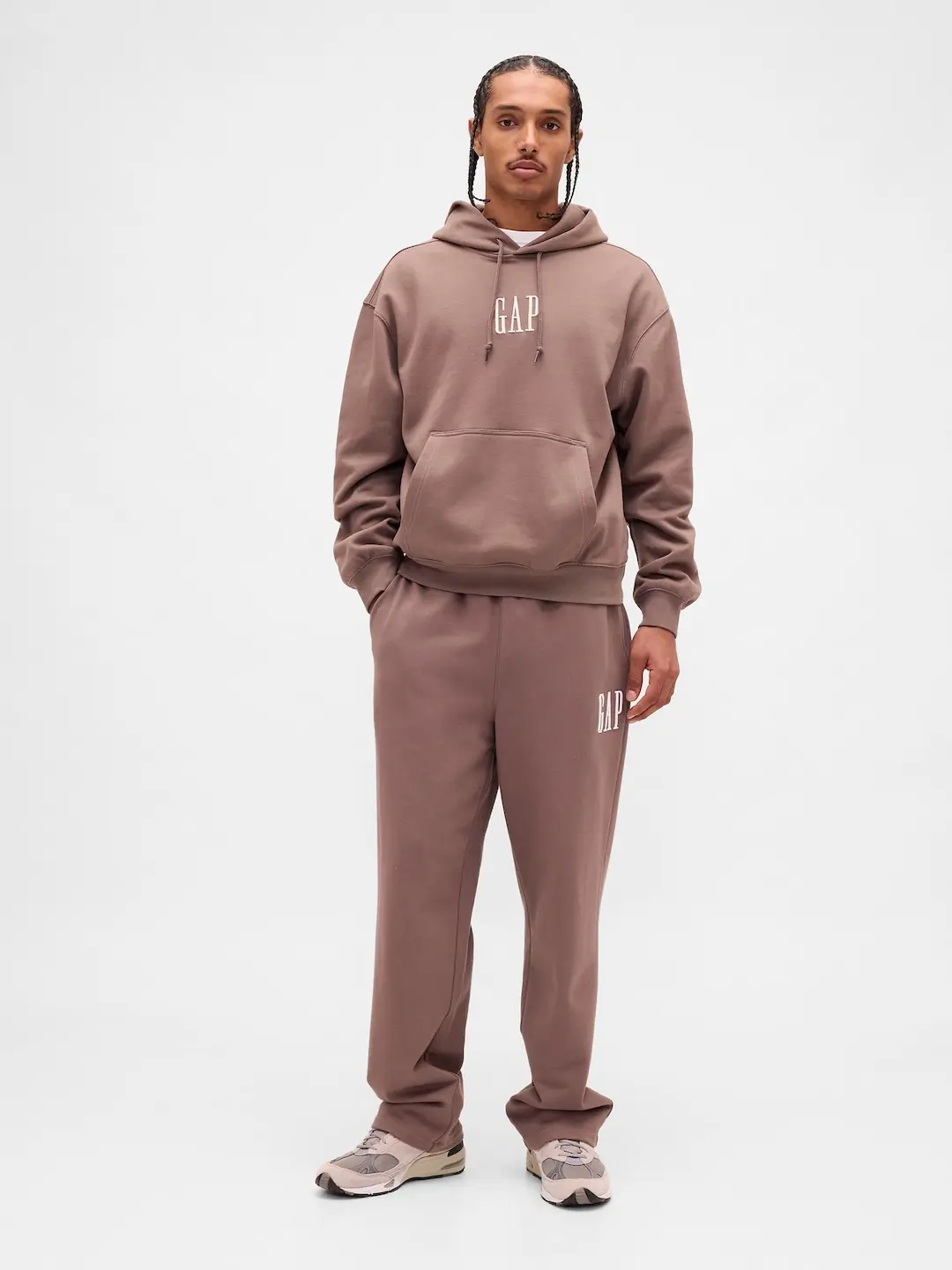 Gap Men's Heavyweigtht Relaxed Logo Sweatpants - Gender Neutral Gap Men's Heavyweigtht Relaxed Logo Sweatpants - Gender Neutral