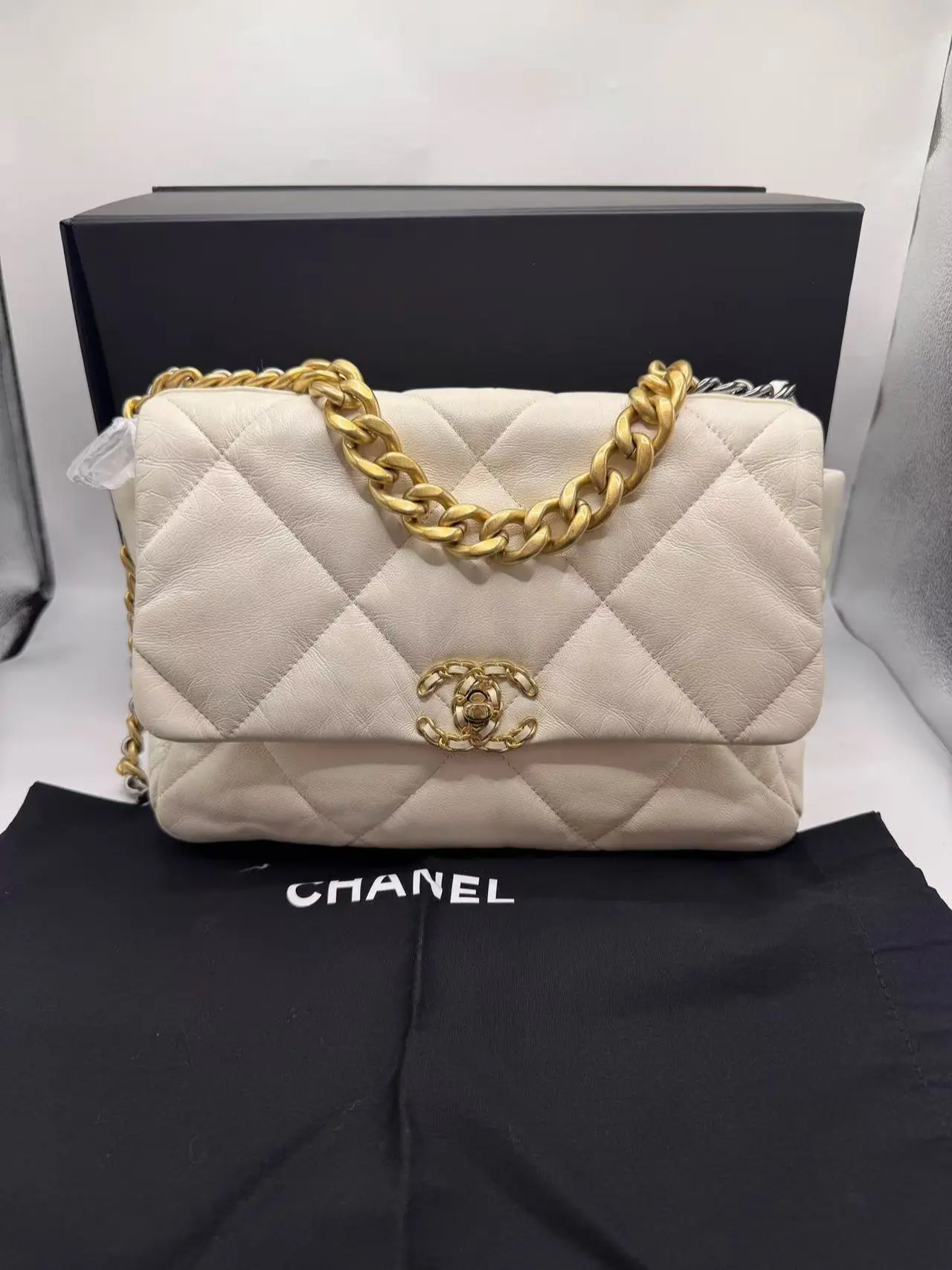 Pre-owned CHANEL 19 bag medium, white and gold hardware, normal sighs of use