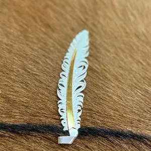 Pluma plateada con centro dorado para sombrero o tejana Flower Brooch Hat Pins