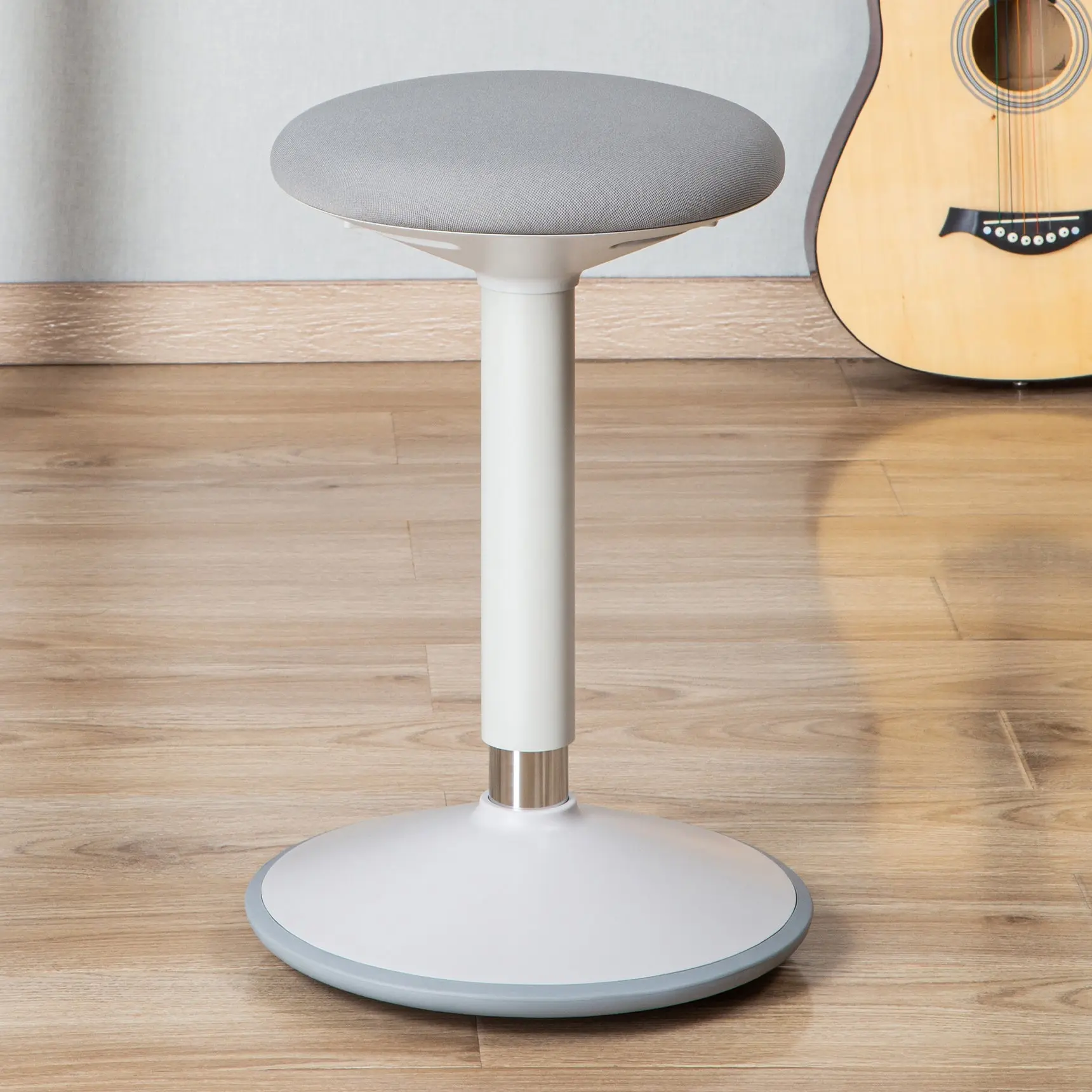 Desky Sit Stand Motion Stool