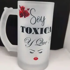 Soy Toxica y que... Frosted finish glass 16oz to drink a cold Michelada Drinkware