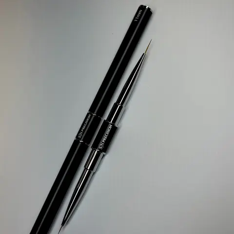 Double head 100% Kolinsky liner brush.