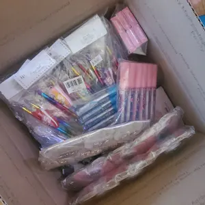 Set de accesorios para el cabello: lip balm, lipgloss, lipstick y monederos - Glossy, Color