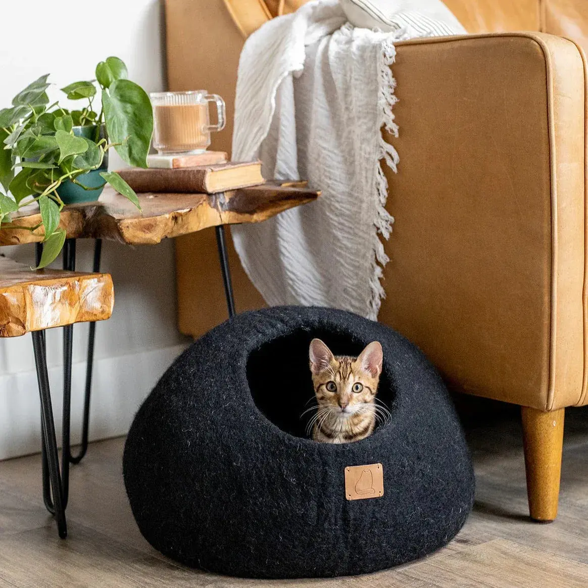 Night Black Round Style Cave - Cozy Organic Felted Merino Wool Cat Retreat with Peekaboo Entrance for All Sizes