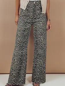 Viral Y2K Leopard Print Wide Leg Jeans High Waisted Vintage Denim Pants #LeopardJeans #Y2KFashion #TikTokShop #OOTD #MobWifeAesthetic