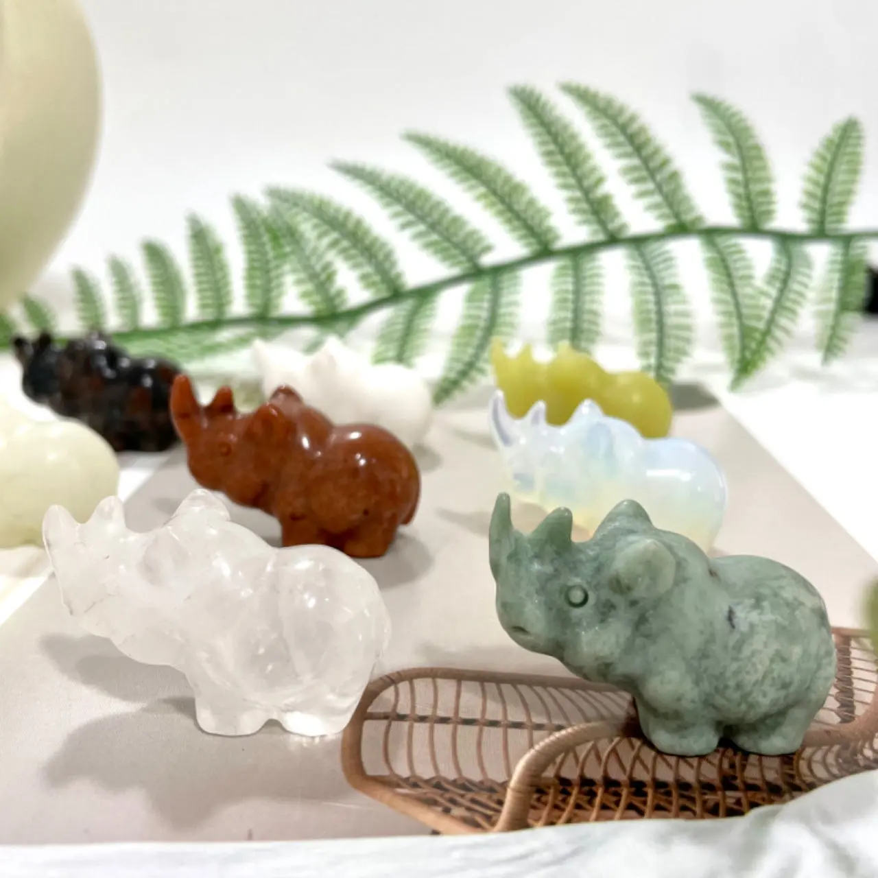 3 Counts Different Material 4CM Rhinoceros Crystal Rose Quartz Clear Quartz Kiwi Jasper Sodalite Amethyst Opalite Unakite Healing Crystal