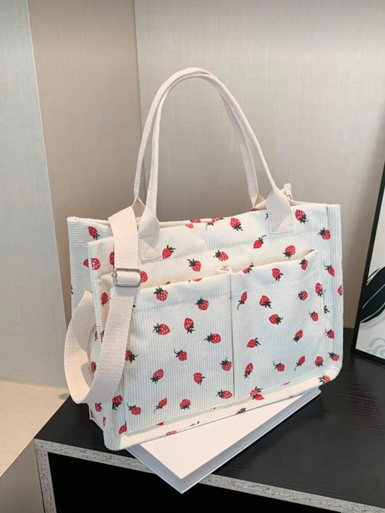 Stylish Casual Strawberry Print Lightweight Tote Bag with Adjustable Shoulder Strap, Large Capacity for Shopping, School & Everyday Use, Perfect for Teens and Women, Storage Tote, Stylish Versatile Bag, Strawberry Themed Bag