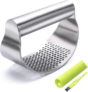 Gudoqi Garlic Press Rocker, Stainless Steel Garlic Mincer Garlic Crusher, Garlic Chooper with Peeler and Scraper Brush, Garlic Press with Ergonomic Handle, Innovative Kitchen Gadgets QBY