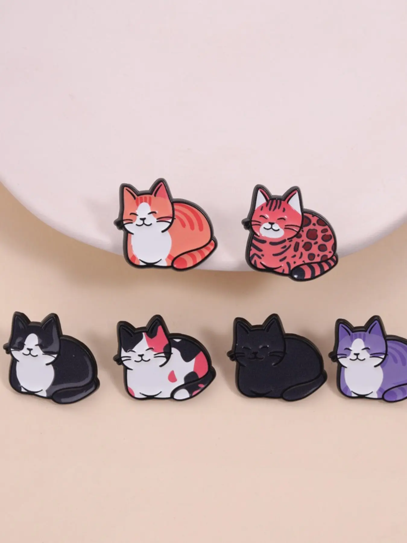 1/6Pcs Cute Multicolor Cat Brooches Lapel Pins, Soft Adorable Sitting Poses Decorations Shaped Badges, Cat Theme Badges, Unisex Design, Daily Wear Accessories Perfect Gift Alloy Brooch Pin