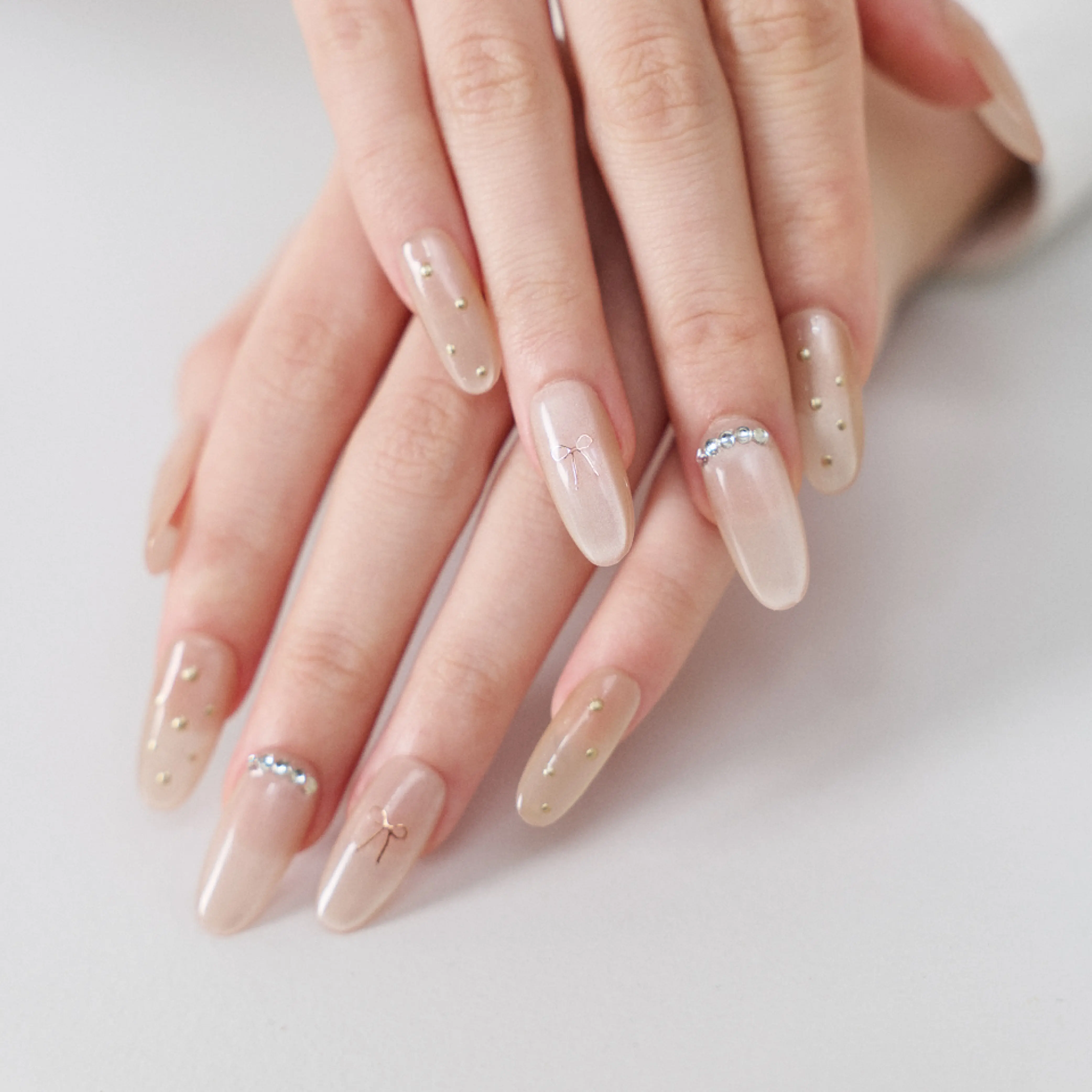 Méabelle Non-Toxic Press On Nails — Lily Pear, Almond Shape, Reusable Soft Gel, 10 Nails, Handmade Salon-Quality Manicure Kit
