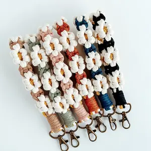 Daisy Macrame Wristlet