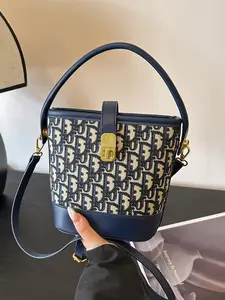 Classic Elegant Versatile Fashion Women's Crossbody Bucket Bag, Vintage Style, New 2026 Model, Chic Handbag for Everyday Use