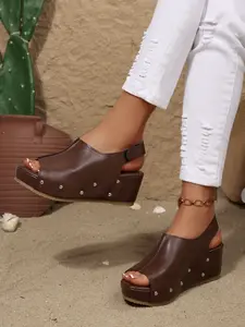 2026 Summer New PU Rivet Sandals with Sloping Heel Thick Bottom and Velcro Design, Solid Color Fish Mouth Sandals, Suitable for Spring and Summer Pairing