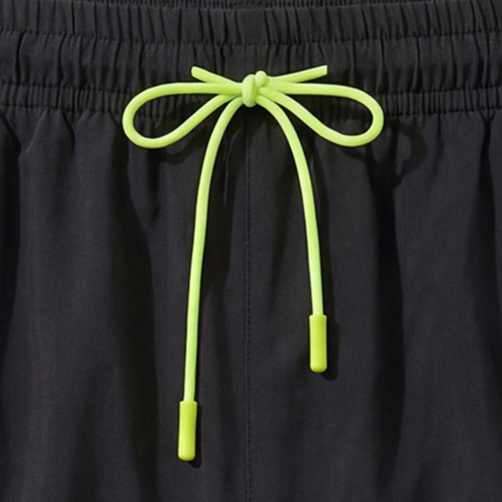Men’s summer shorts are lightweight, breathable, quick-drying, and feature zippered pockets and a fluorescent green drawstring. Solid-color casual sports running shorts—mid-length for jogging and outdoor hiking—suitable for everyday fitness training.