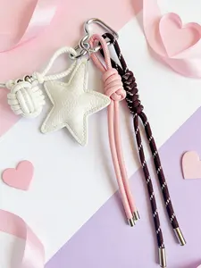 Valentine's Day heart star wishes to weave pendant, pink coffee contrasting hand rope star pendant, lovers' confession gift Trendy Cute Keychain, niche exquisite fashion wild gift, suitable for romantic dating on Valentine's Day, etc.