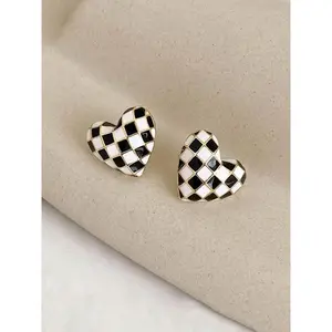 Checkerboard Heart Shaped Stud Earrings, Fashionable Enamel Earring for Women, Trendy All-match & Exquisite Jewelry for Birthday Gift, Ear Studs