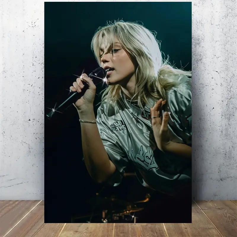 1 Piece Wooden Frame Pop Star Renee Rapp Canvas Wall|  Vibrant Live Performance Poster, Suitable for Bedroom, Office, Living Room or Cafe Decoration, Music Wall Decoration