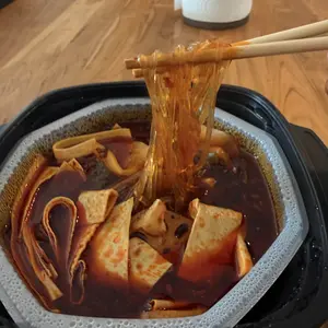 Haidilao Self-Heating Hot Pot Tomato Flavor with Vegetables 340g Ready in 15 Mins Instant Delicious Flavor No Stove Needed Quick Meal Chinese Dish