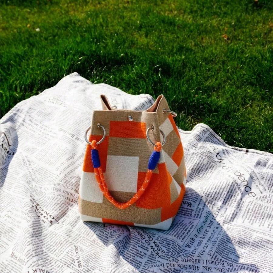 New Fashionable Women's Handbag - Multi-functional Mini Tote with Secure Snap Closure, Small Capacity, Suitable for Travel, Outdoor, Commuting, and Daily Use, Featuring Durable Handles and Stylish Accessories