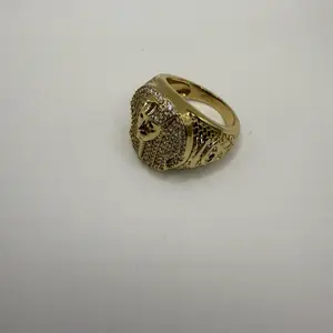 Elegant ring with pharaoh design in high quality 14k laminated gold, hypoalargenic.