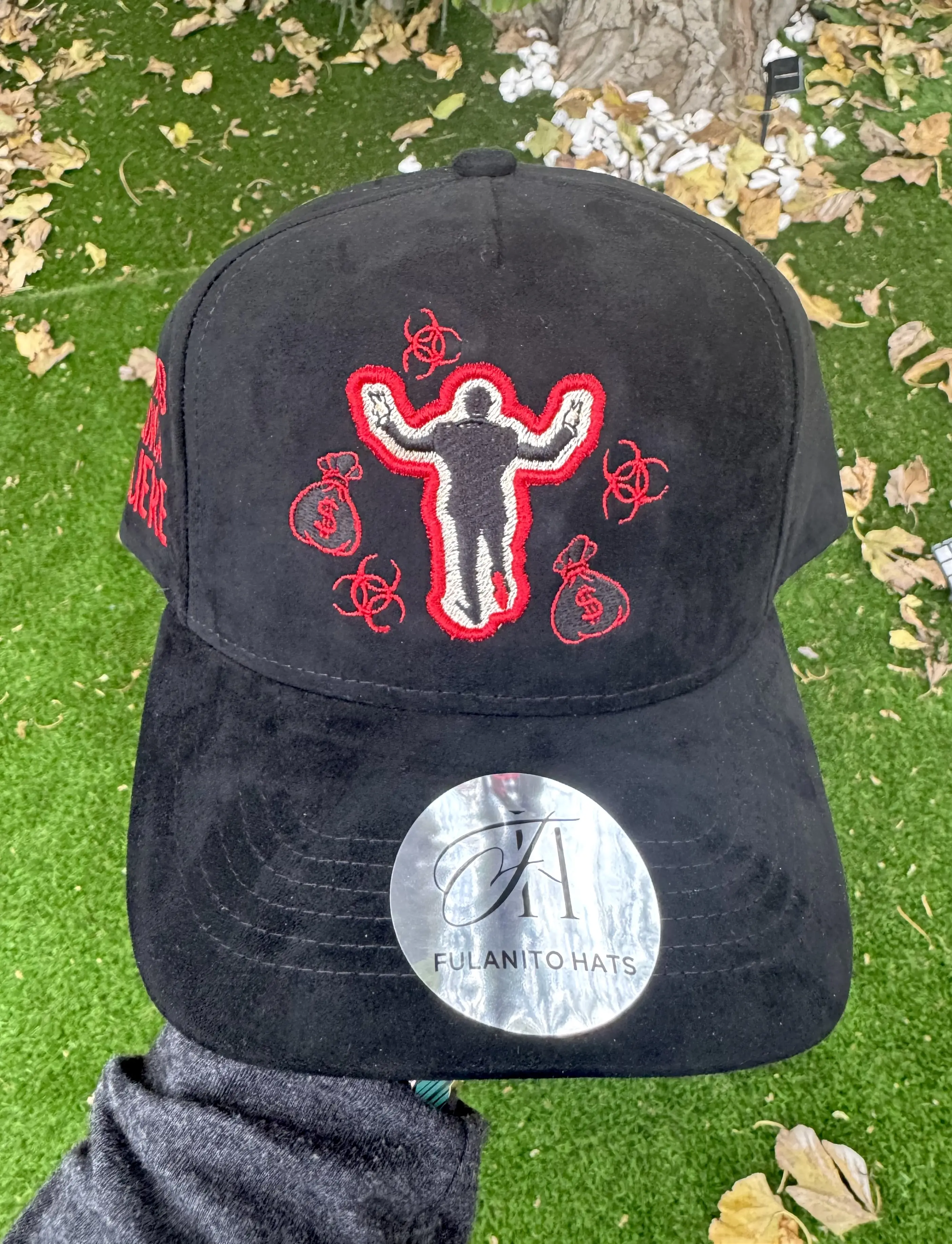 El Virus Nunca Muere Snapback Hat - Black with Red Suede