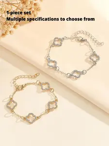 The minimalist lucky clover bracelet is a French style, sweet and luxurious hollowed out four leaf flower bracelet, suitable for daily wear, vacation and dating occasions, and is also a surprising and exquisite small gift.