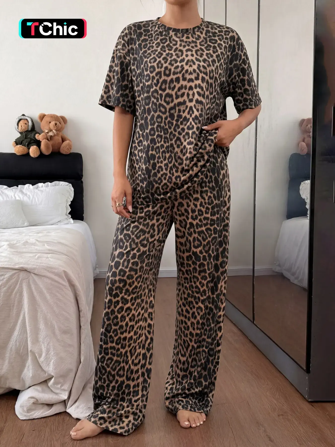 Women's Leopard Print Loungewear Two-piece Set, Elegant Casual Comfy Round Neck Short Sleeve Top & Elastic Waist Wide Leg Pants PJ Set for Indoor Outdoor Wear, Ladies Sleepwear for All Seasons