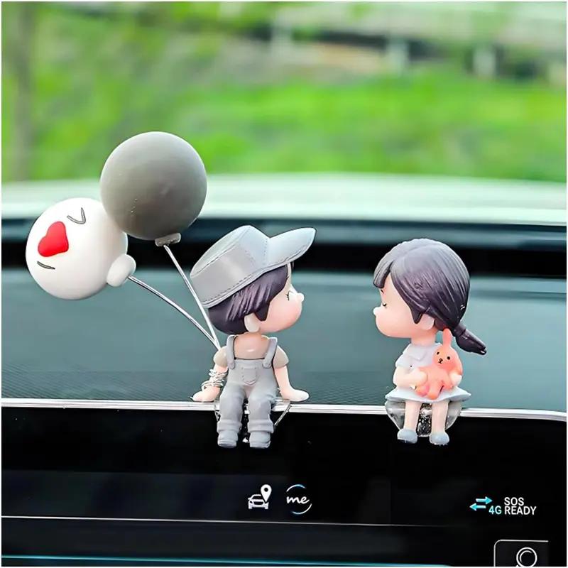 Cute Couple Car Dashboard Decorations, Lovely Couple Kiss Cartoon Figurines Car Ornament, Resin Material Boy Girl Car Interior Decoration with Balloon for Car Dashboard Gifts