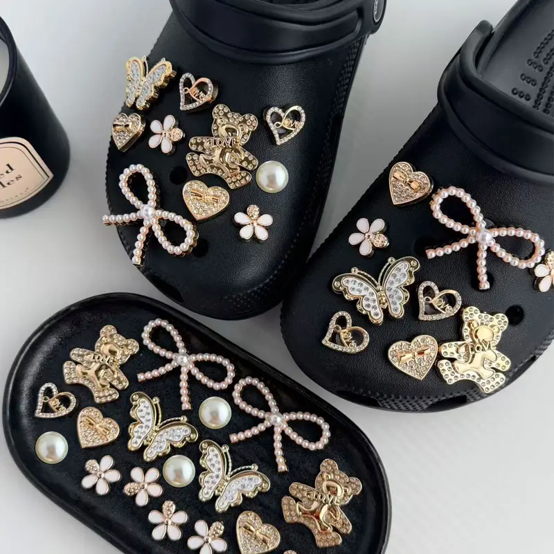 22-Hole Shoe Accessories Set, Faux-Pearl Bow, Bear and Star Chain Decorative Shoe Charms, Bling Shoe Charms, Shoe Decoration Charms, Creative DIY Gift Embellishments for Shoes