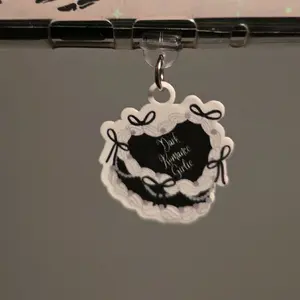 Black Dark Romance Girlie Vintage Heart Cake Kindle/Phone Dust Plug Charm