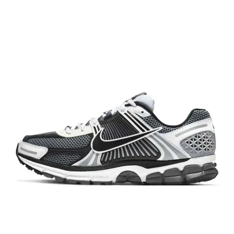 Nike Zoom Vomero 5 SE SP Dark Grey Black White Men’s Casual Running Sneakers, Fashionable Running Shoes, Running Trainers with Trendy Comfort for Gym, Mensfashion Shoes, Athletic Running Shoes, Breathable Running Sneakers