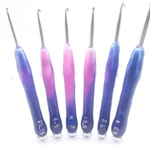 Blue to Pink Color Changing Crochet Hook