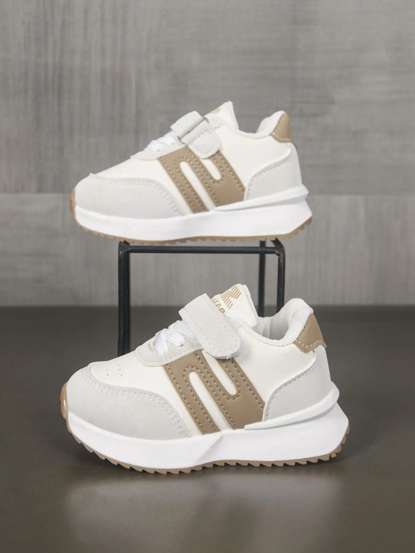 adidas gazelle silver green womens Adifom Q Shoes HQ4324