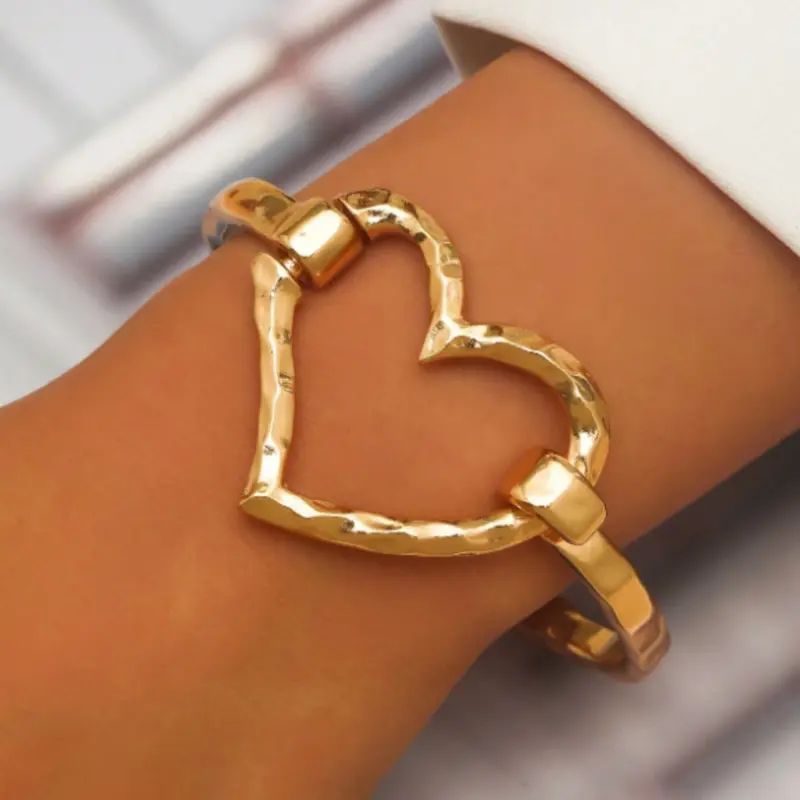 Fashionable Smooth Metal Heart Design Bracelet for Women, Perfect Gift, Heart Shaped Bracelet, Alloy Heart Bracelets