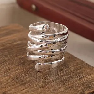 Chunky Wide Women Ring Elegant Cool Ladies Ring Jewelry Party Jewelry Accessory with Chic Design And Comfortable Wear for Birthday New Year Valentine's Day Gift