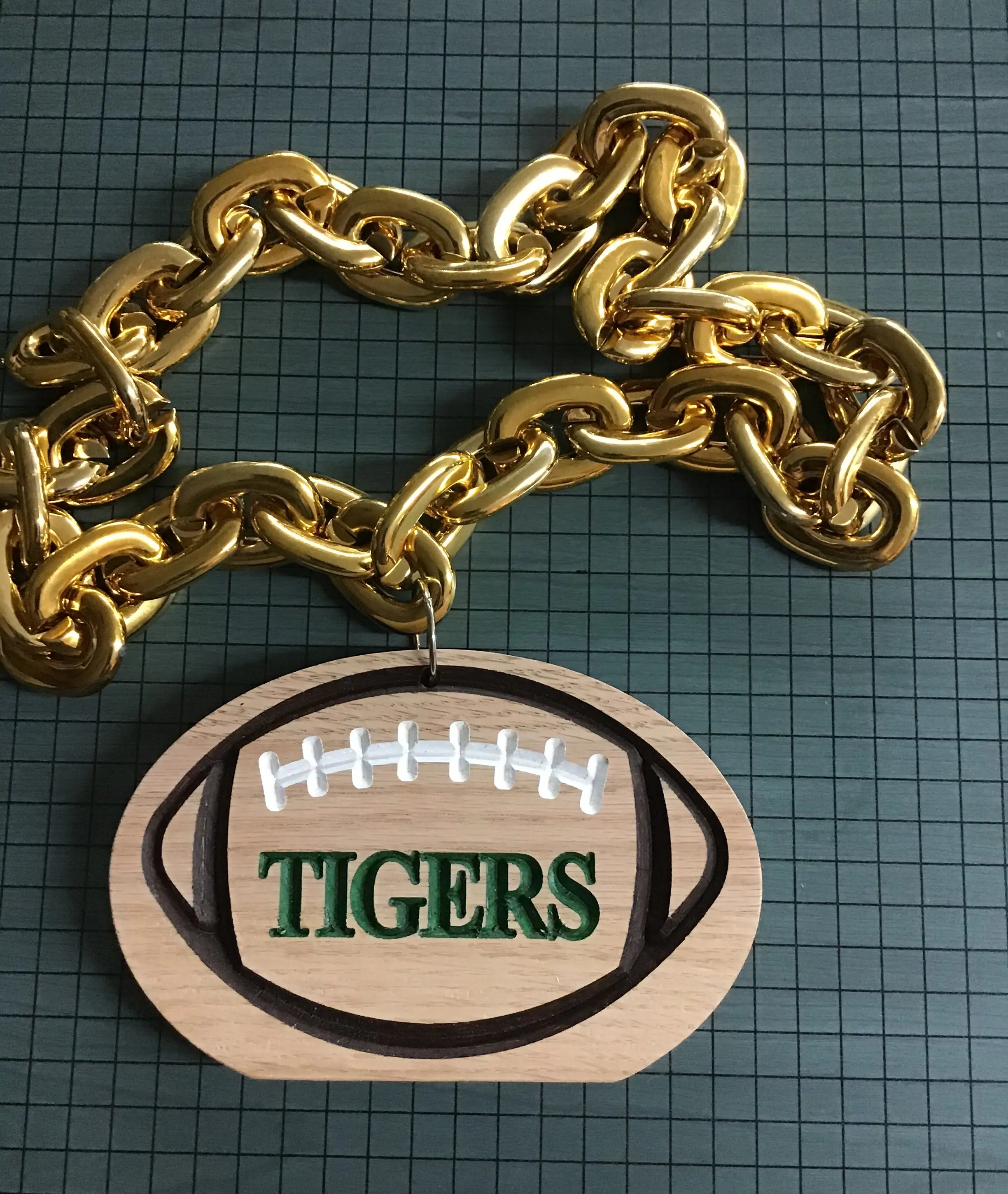 Custom Plaques & Memorabilia Wooden Wall-mounted honoring