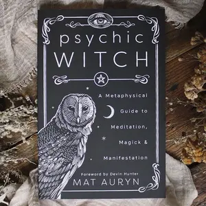 Psychic Witch by Mat Auryn ~ A Metaphysical Guide to Meditation, Magick & Manifestation (Paperback)