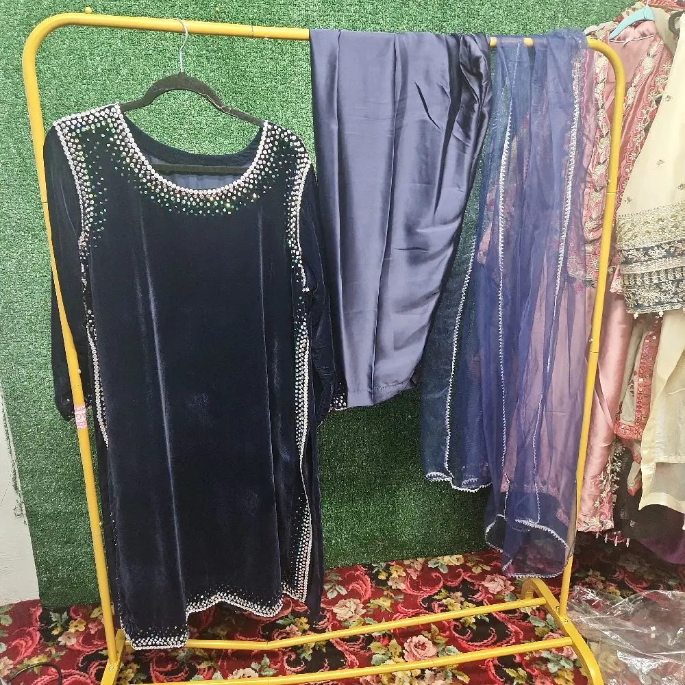 Pakistani 3-Piece Ready-to-Wear Velvet Suit