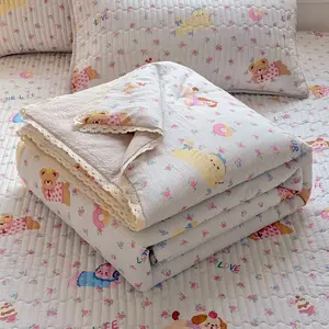 Lace-trimmed floral cute animal summer quilt, Soft Lightweight Quilts, ultra-soft skin-friendly air conditioning quilt and summer cooling blanket, Soft Bedding suitable for summer bedrooms, offices, beds, livinms, and home leisure use