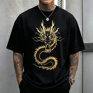 Men’s American-style trendy printed T-shirt, black and white short sleeves; holiday streetwear fashion styling; casual crew neck short-sleeve T-shirt for everyday outdoor leisure wear.
