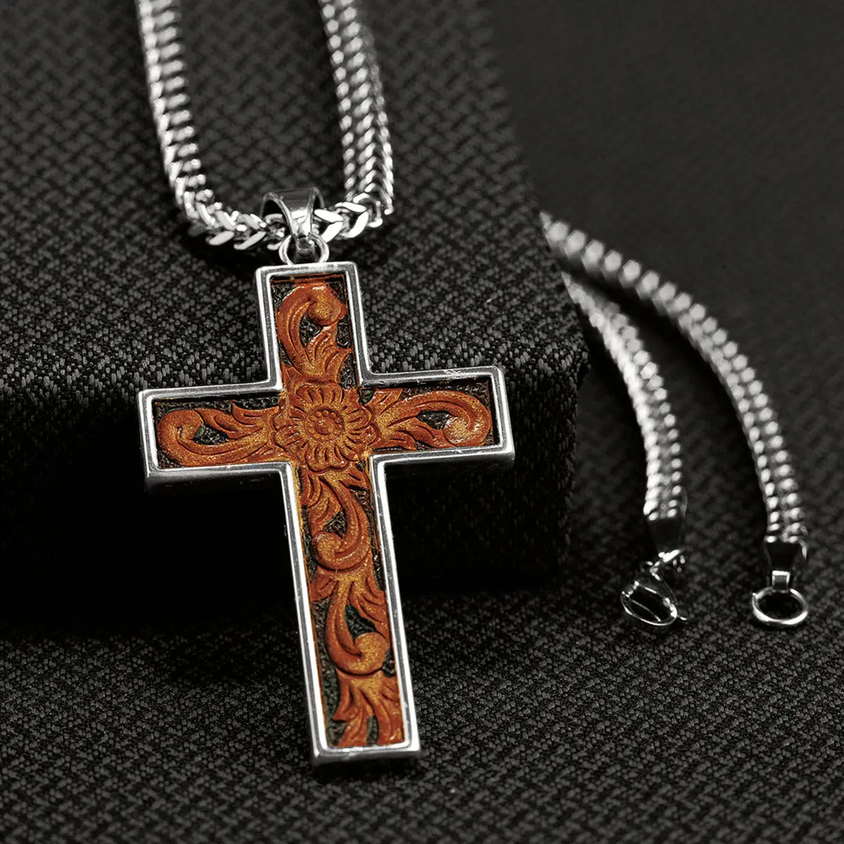 TWISTER MENS NECKLACE 32104