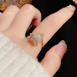 Niche and unique design, full-diamond rotating snowflake ring, adjustable open design, rotating stress-relief ring, suitable for girls and women, fashionable jewelry. elegant close friend fashion