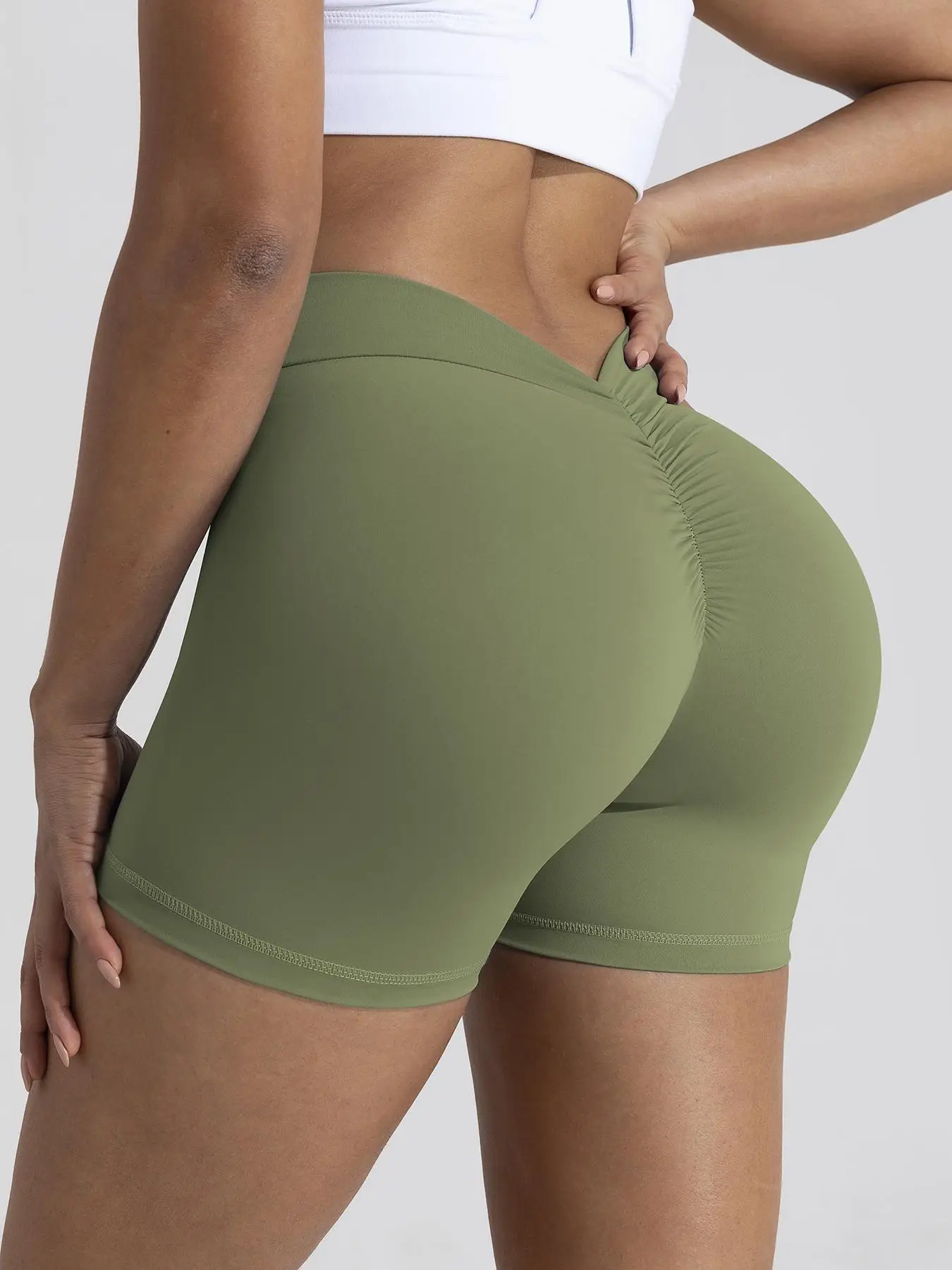 Women's Solid Ruched Sports Gym Shorts, Casual Comfy Breathable V-Shaped Waist Skinny Shorts for Yoga Gym Workout Running, Summer Outfits 2024