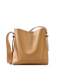 2025 new women's bag messenger bag versatile genuine leather shoulder large capacity commuter bucket bag