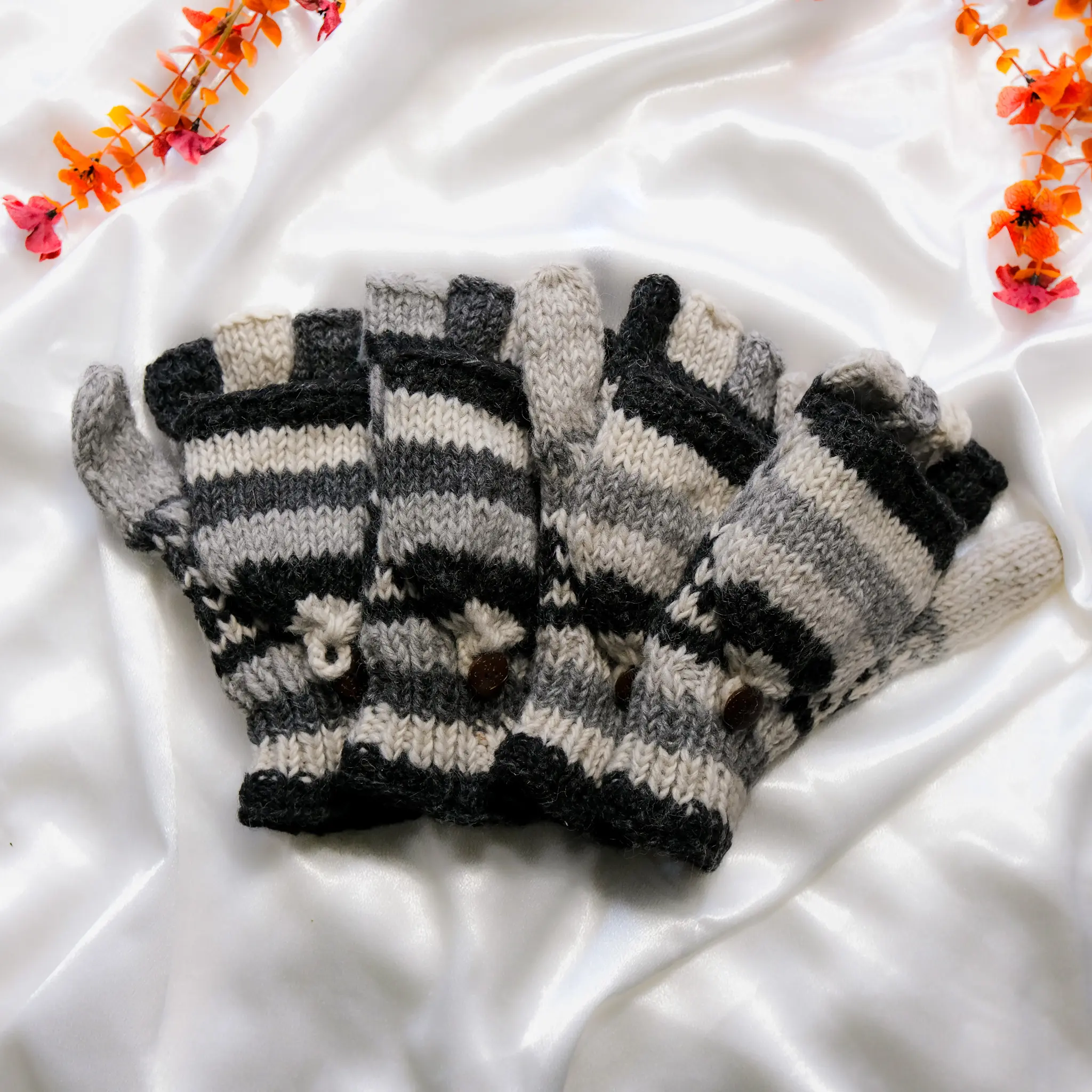 HandKnit Himalaya Sherpa Gloves,Merino Wool Fleece Lined Winter Convertible  Mitten, Warm Soft Gloves, Unisex Gloves, Ski Gloves, Black Gray