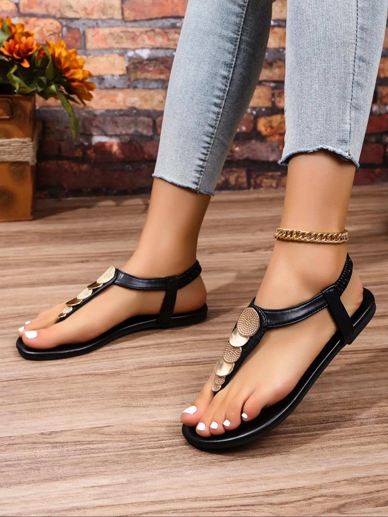 Women's Summer 2024 Fashion Metal Design Slip on Flat Sandals, Casual Toe Thong Sandals, Lightweight Breathable Comfortable Shoes for Women & Girls