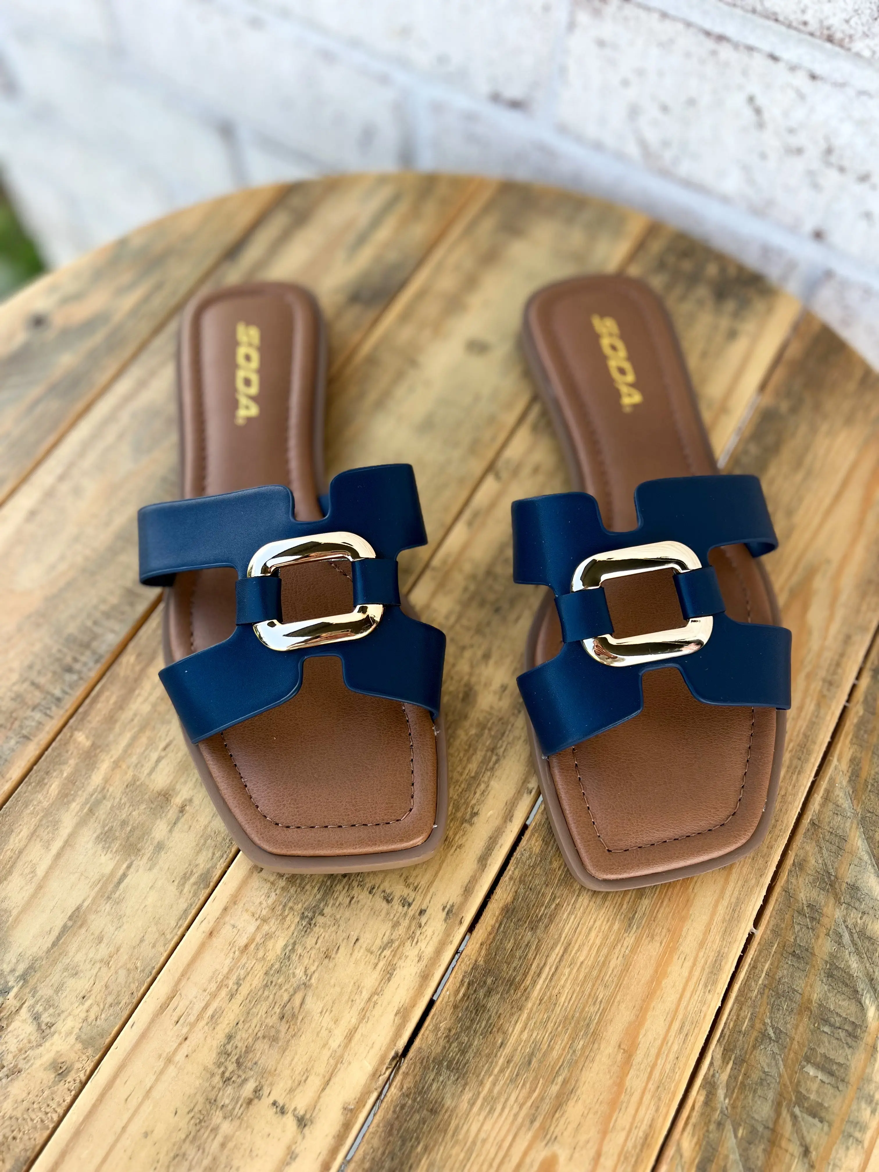 Feng Navy Buckle Sandal