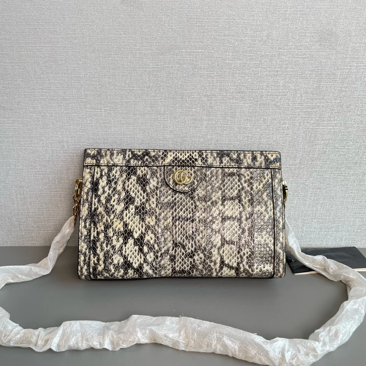 Pre-owned GUCCI Small Snake Print Clutch Bag With Gold Tone Closure